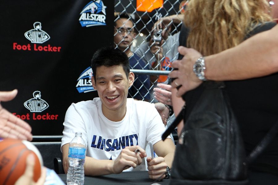 Jeremy Lin at Florida Mall Foot Locker 2012 All-Star Weekend (6)