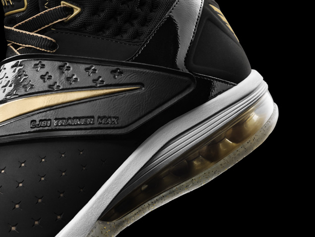 Nike Calvin Johnson CJ81 Trainer Max Motor City in metallic gold