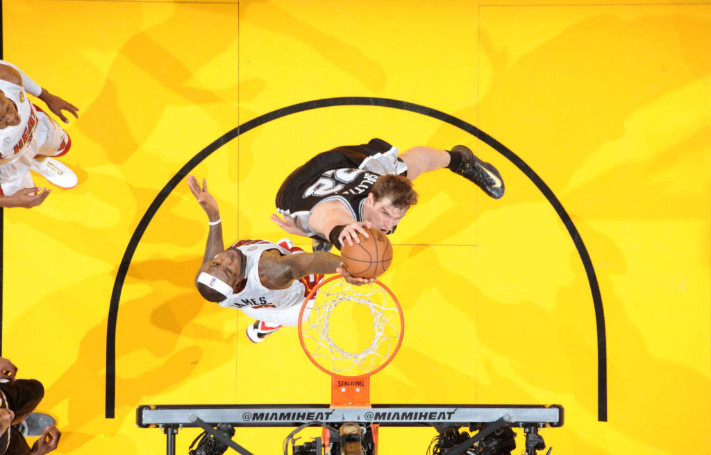 Highlight // LeBron James Blocks Splitter In Nike LeBron X PS Elite PE (11)