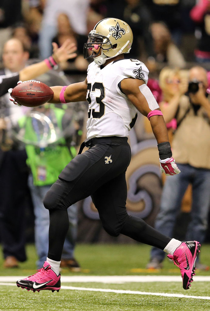 Pierre Thomas wearing Nike Alpha Pro Breast Cancer Awareness Pink Cleats