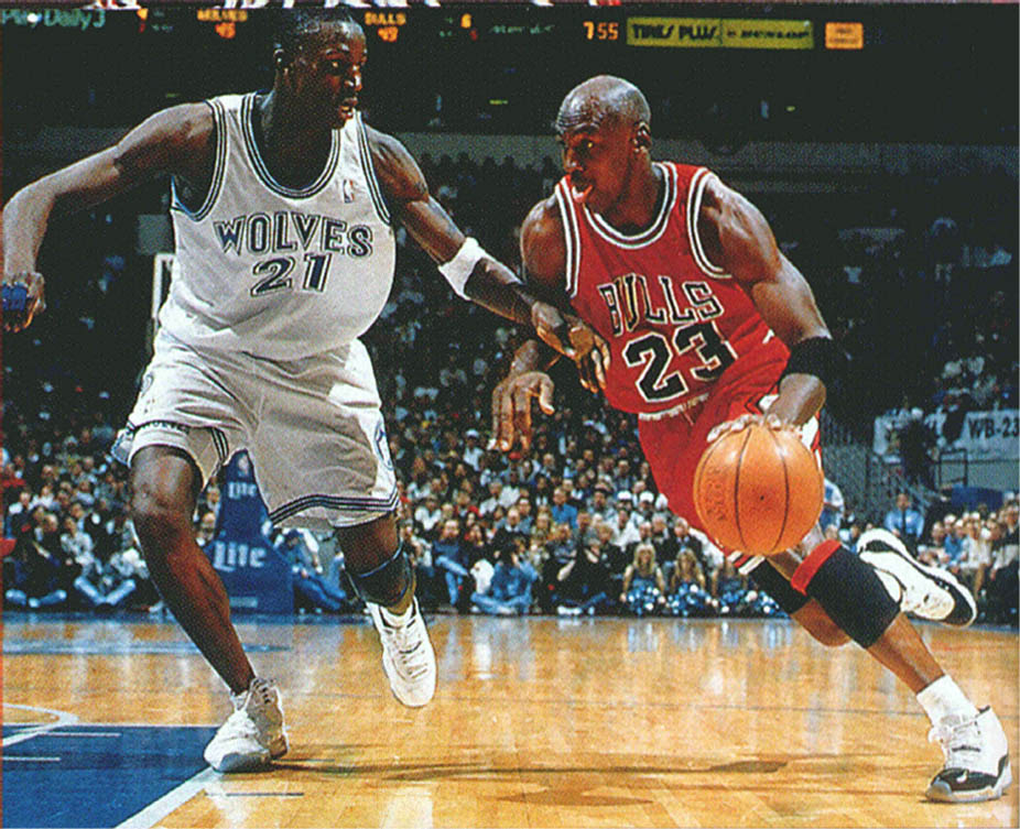 Michael Jordan wearing Air Jordan XI 11 Concord (19)
