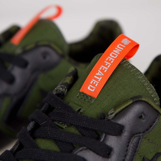 Undefeated x Converse Auckland Racer tongue tag