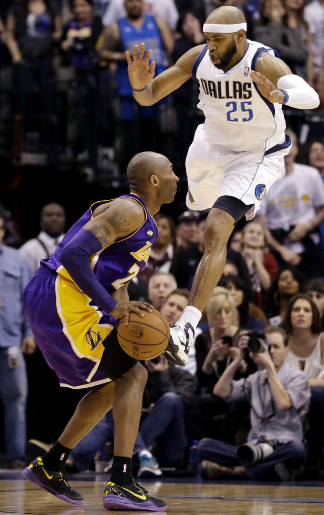 Kobe Bryant wearing Nike Kobe 8 System Lakers Away (5)