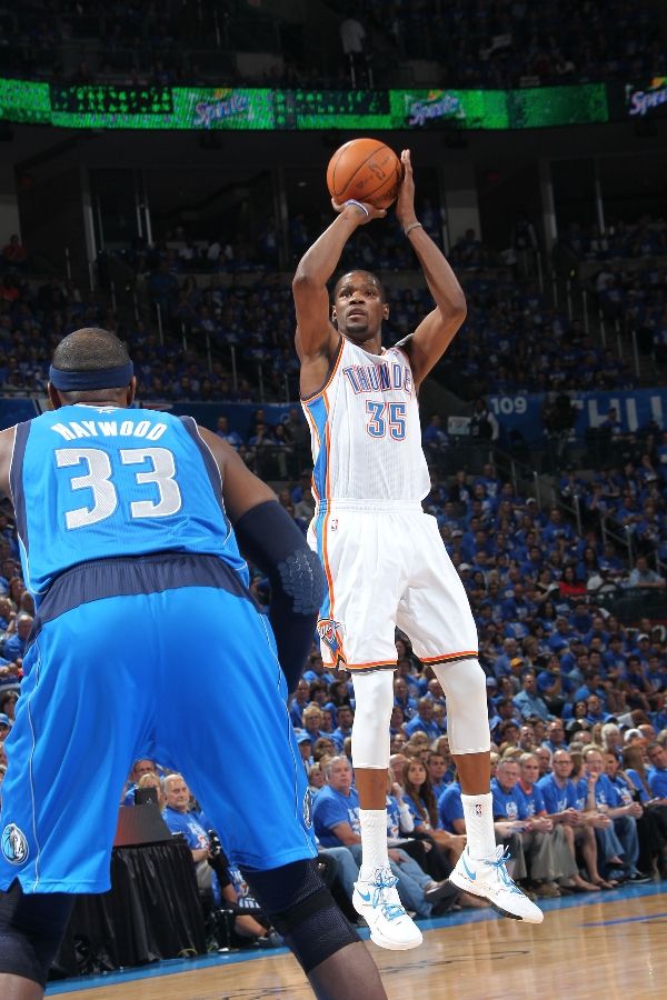 Kevin Durant wearing Nike Zoom KD IV PE