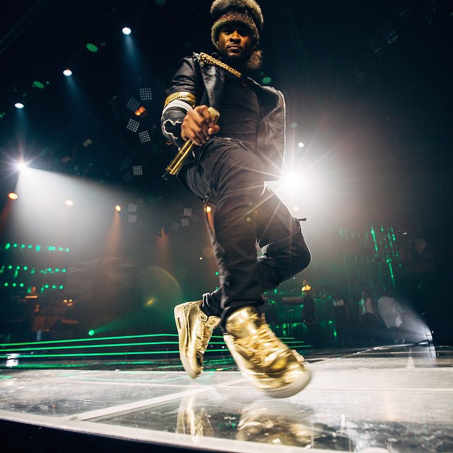 Usher wearing Air Jordan III 3 Gold