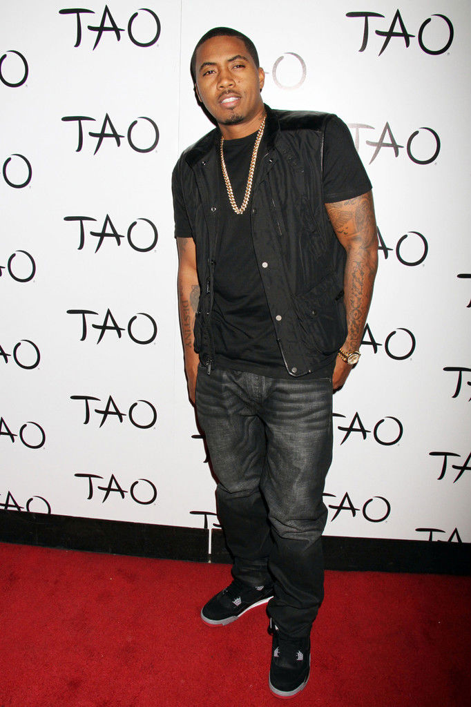 Nas wearing Air Jordan IV 4 Black Cement (3)