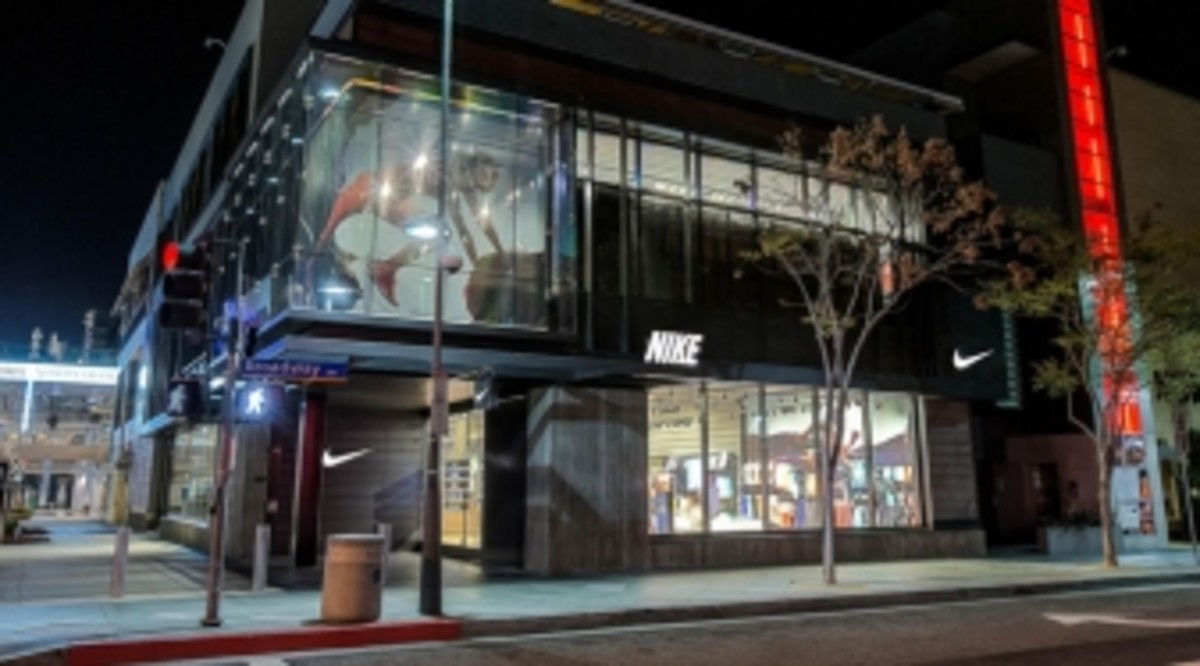 nike store in kings plaza