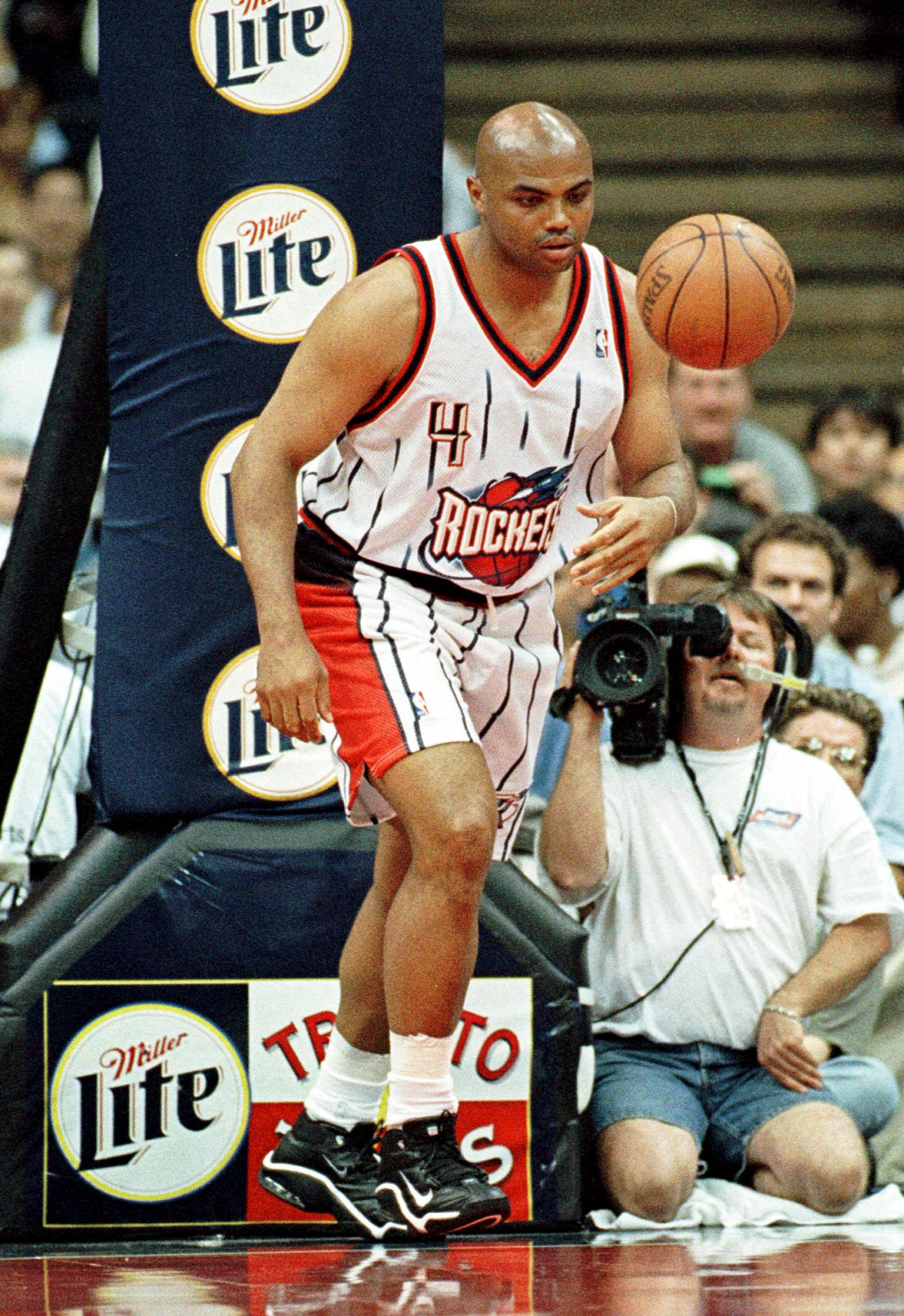 Charles Barkley Wearing the Nike Air Valor Force The Sneakers NBA