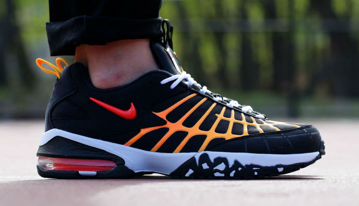 nike air woven cuffed joggers