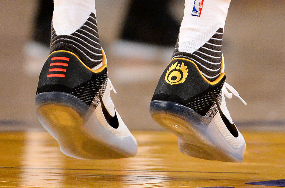 kobe 11 black and yellow