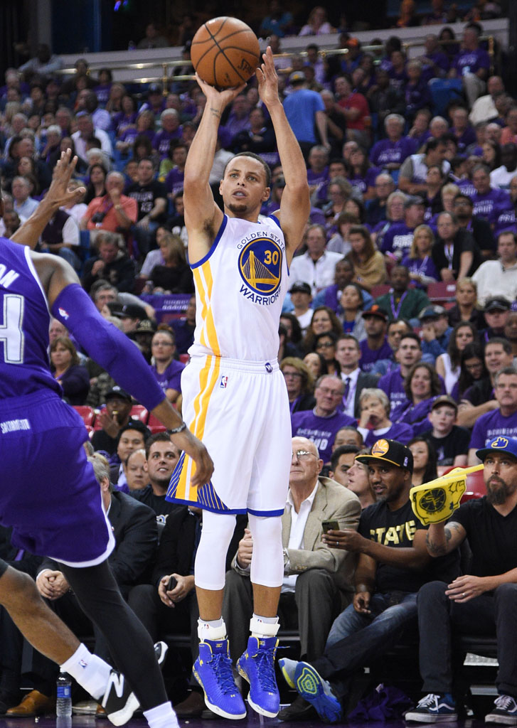 Stephen Curry wearing Under Armour ClutchFit Drive Pe