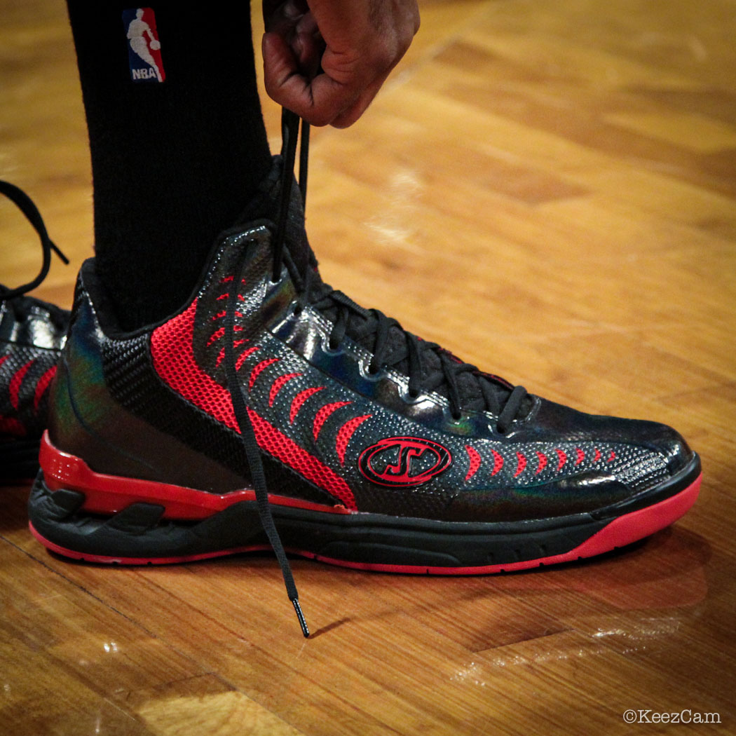 Sole Watch // Up Close At Barclays for Nets vs Heat - Mario Chalmers wearing Spalding Threat
