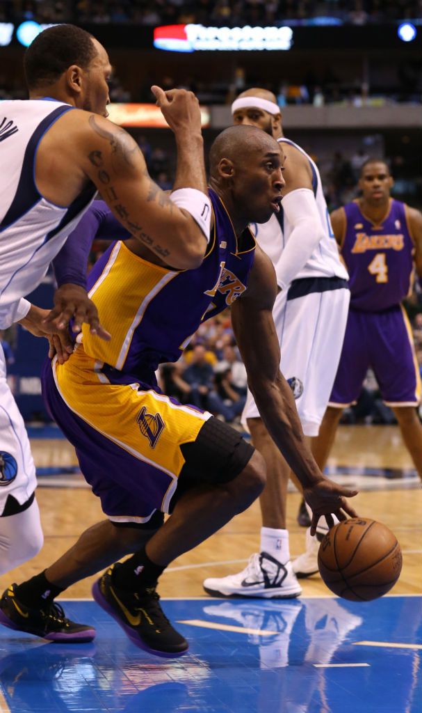 Kobe Bryant wearing Nike Kobe 8 System Lakers Away (2)