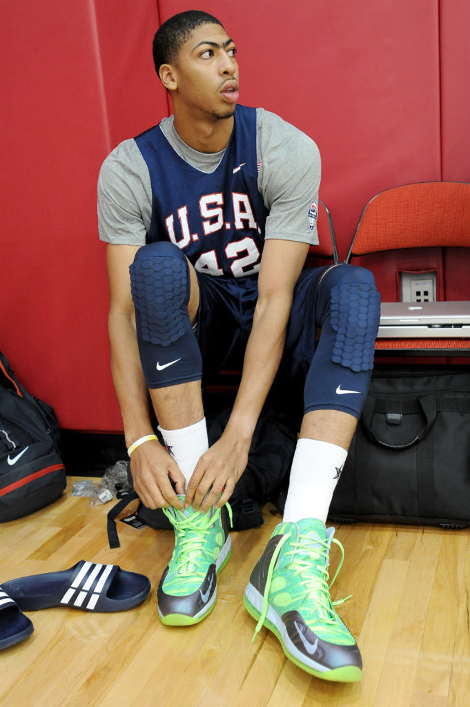 Anthony Davis wearing Nike Air Max Hyperposite Grey Silver Green (1)