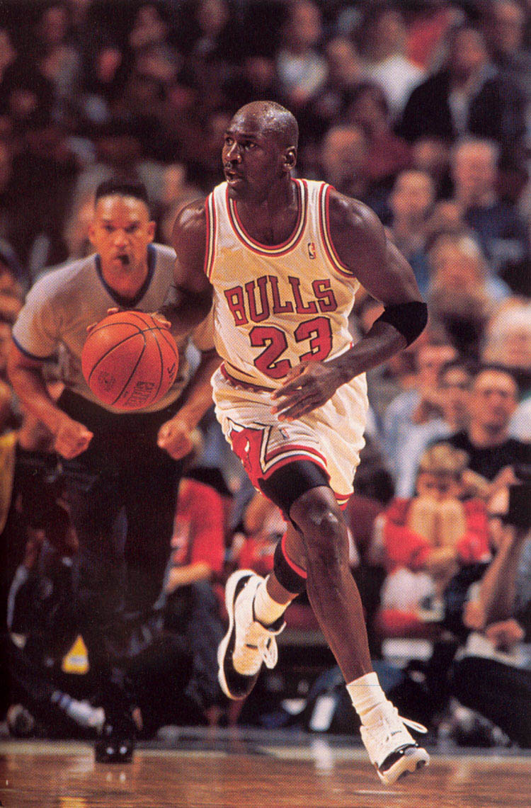 Michael Jordan wearing Air Jordan XI 11 Concord (7) 