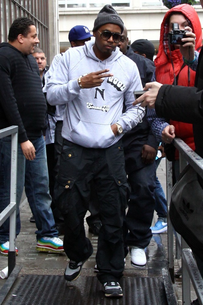 Nas wearing Burn Rubber x New Balance MT580 White Collar (2)