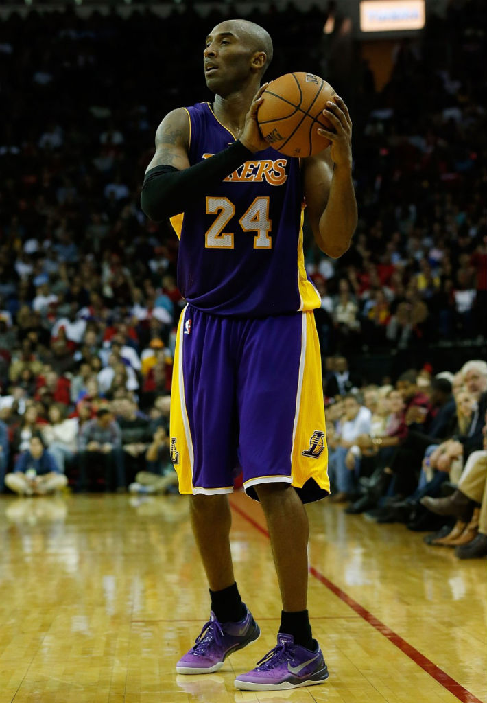 Kobe Bryant wearing Nike Kobe 8 System Purple Gradient (8)