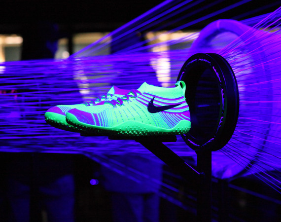 Nike Free Hyperfeel Trainer glow in the dark magenta