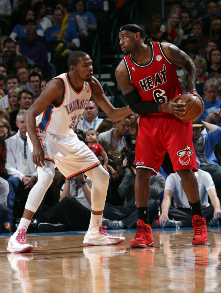 Kevin Durant wears Nike Zoom KD V Aunt Pearl (5)