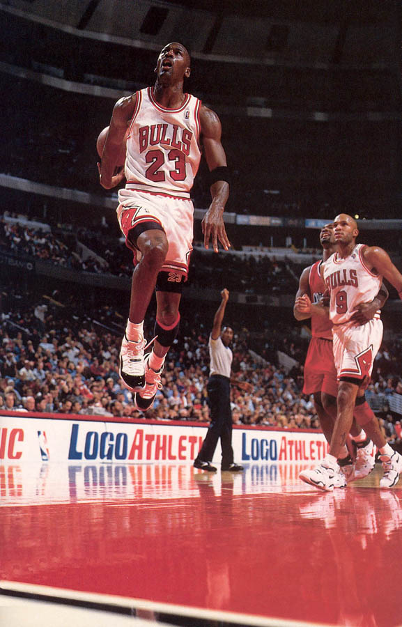 Michael Jordan wearing Air Jordan XI 11 Concord (34)
