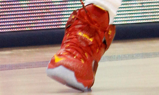LeBron James wearing Nike LeBron XII 12 Cavs (3)