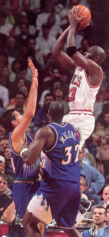 Michael Jordan wearing Air Jordan XII 12 Playoffs (3)