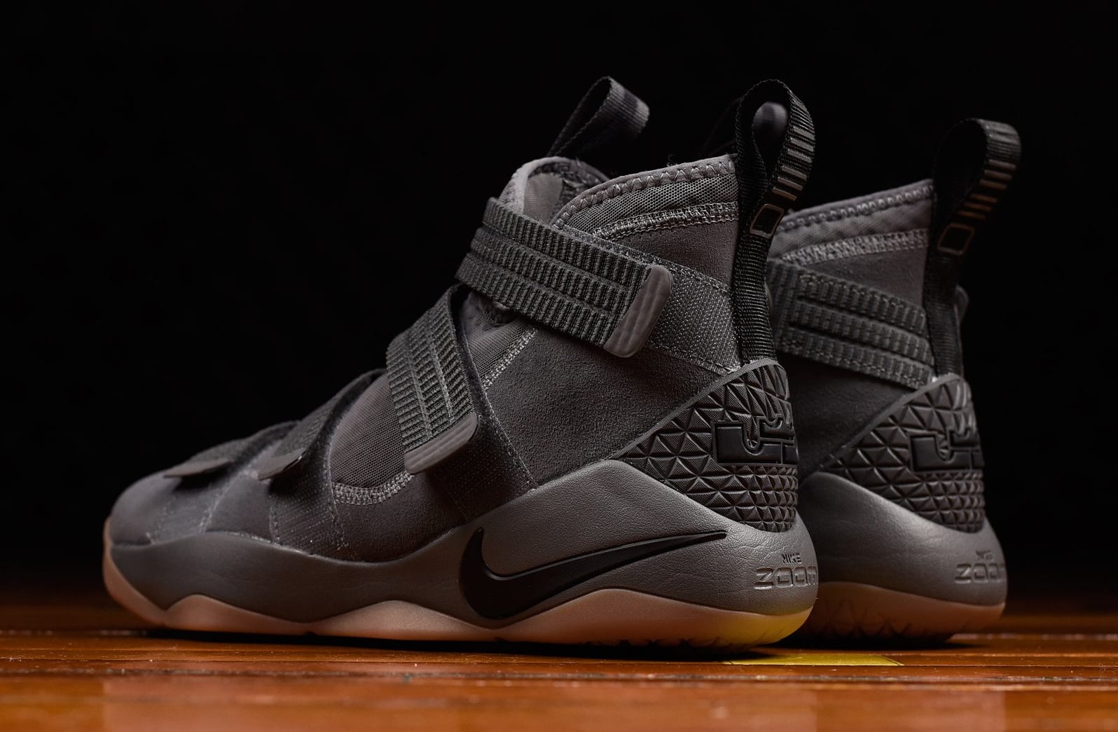 sepatu nike lebron soldier 11