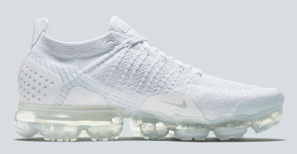 all white vapormax 2.0