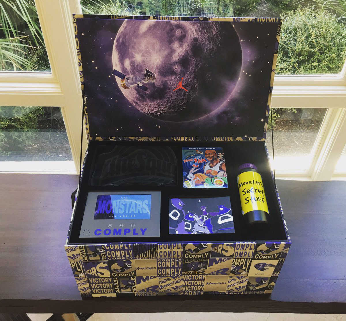 nike space jam box