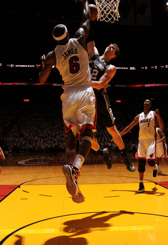 Highlight // LeBron James Blocks Splitter In Nike LeBron X PS Elite PE (10)