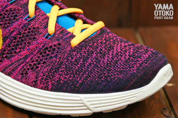 Nike Flyknit Chukka laser orange grand purple toe