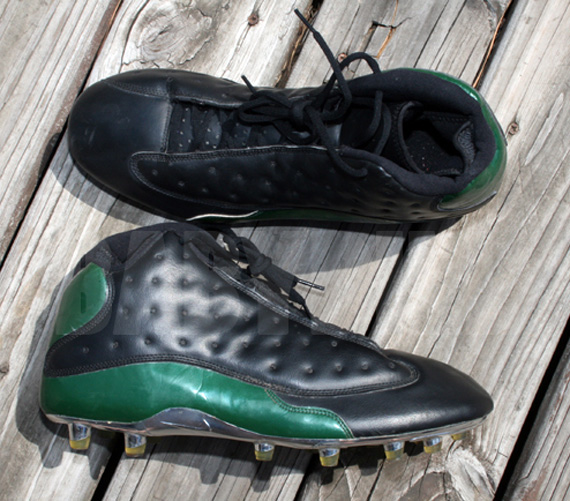 Rare Air // Terrell Owens' Black/Green Air Jordan 13 Cleat PE