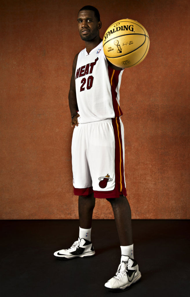 Greg Oden wearing Nike Air Max Body U