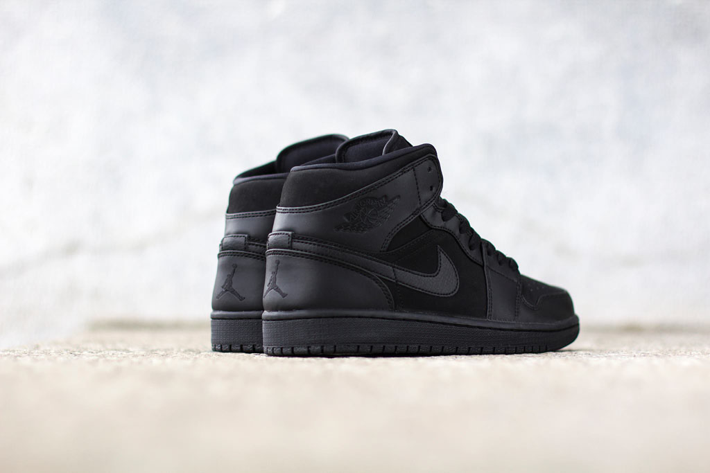 jordan 1 mid triple black