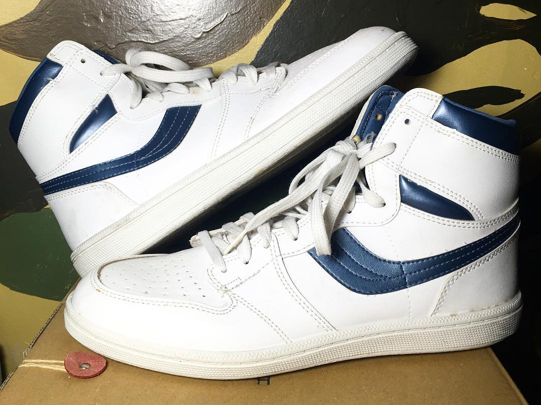 jordan 1 metallic navy on feet