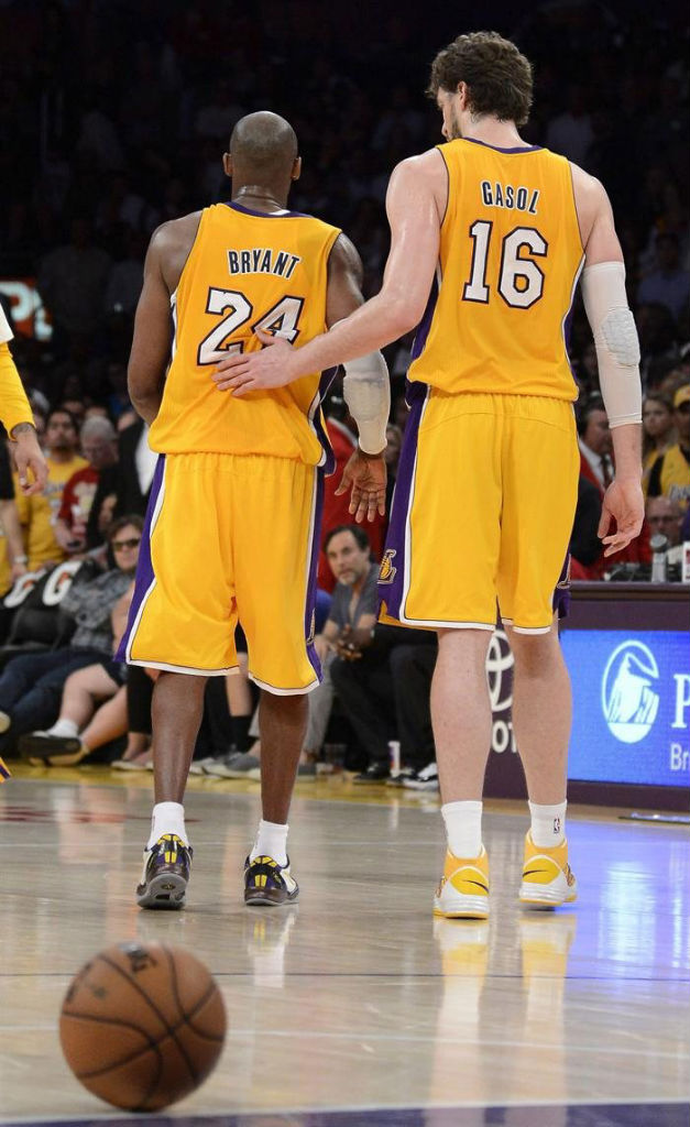 Kobe Bryant wearing Nike Kobe 8 System Elite PE (10)