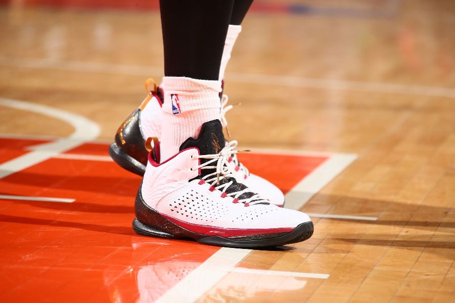 Carmelo Anthony wearing Jordan Melo M11 Cardinal Christmas (5)