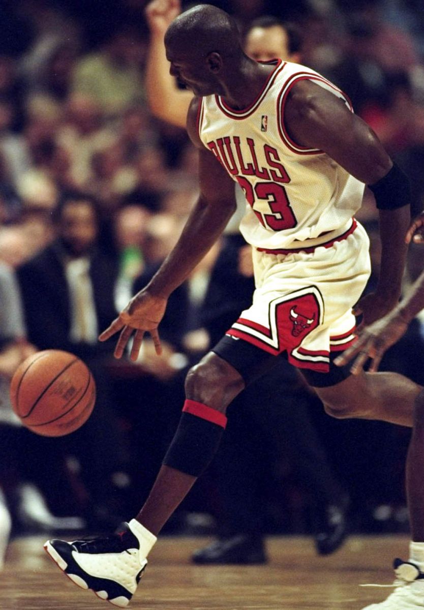 Flashback // Michael Jordan in the Air Jordan XIII 'White/Black-True ...