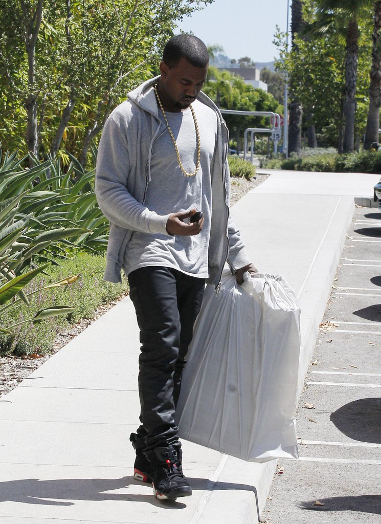 Kanye West Wears The Air Jordan 6 Sole Collector 6708