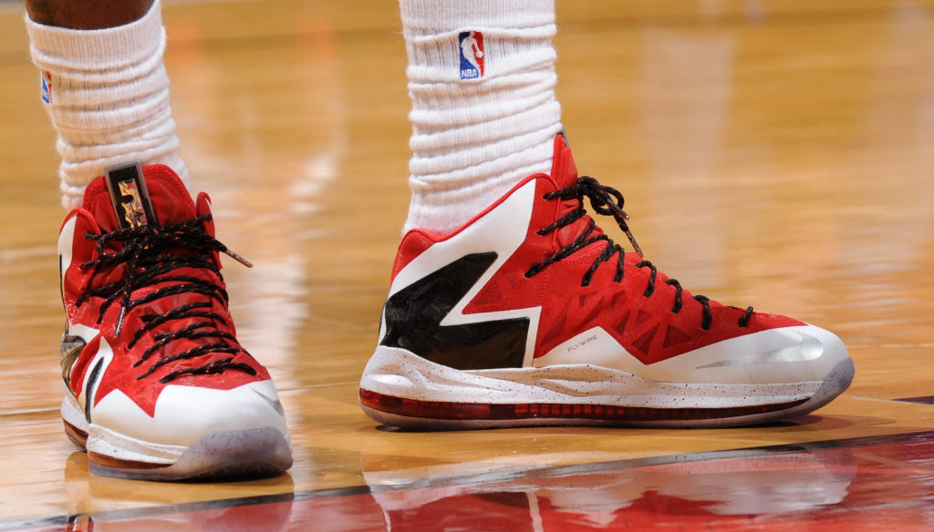 Highlight // LeBron James Blocks Splitter In Nike LeBron X PS Elite PE (13)