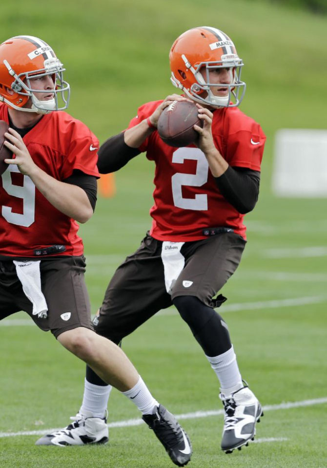 Johnny Football Manziel wearing Air Jordan VI 6 Cleats (1)