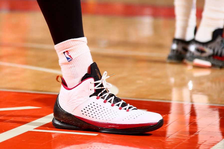 Carmelo Anthony wearing Jordan Melo M11 Cardinal Christmas (3)