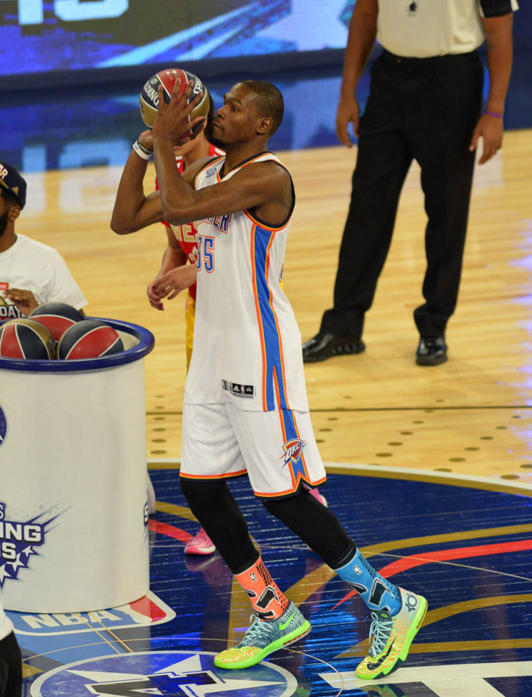 Kevin Durant wearing Nike KD 6 Liger