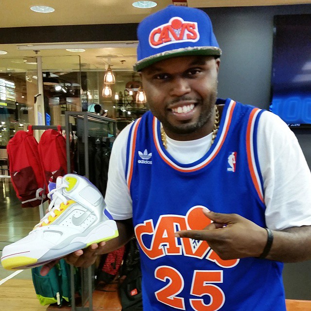 DJ Steph Floss Picks Up Nike Air Flight Lite White Men Can't Jump