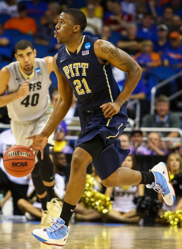 Lamar Patterson wearing Nike Zoom LeBron III 3 Oilers PE