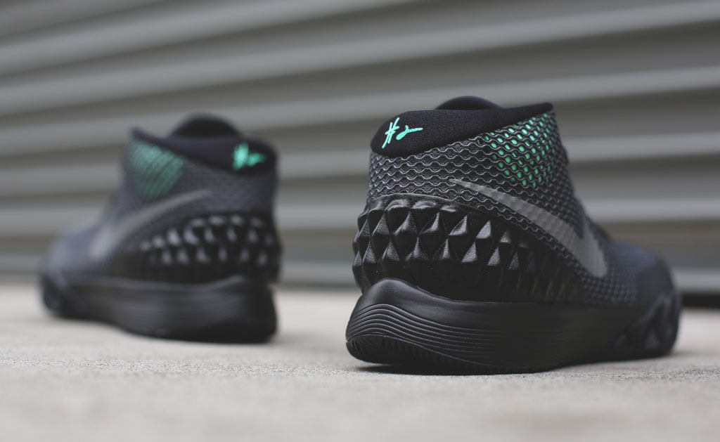 kyrie 1 black