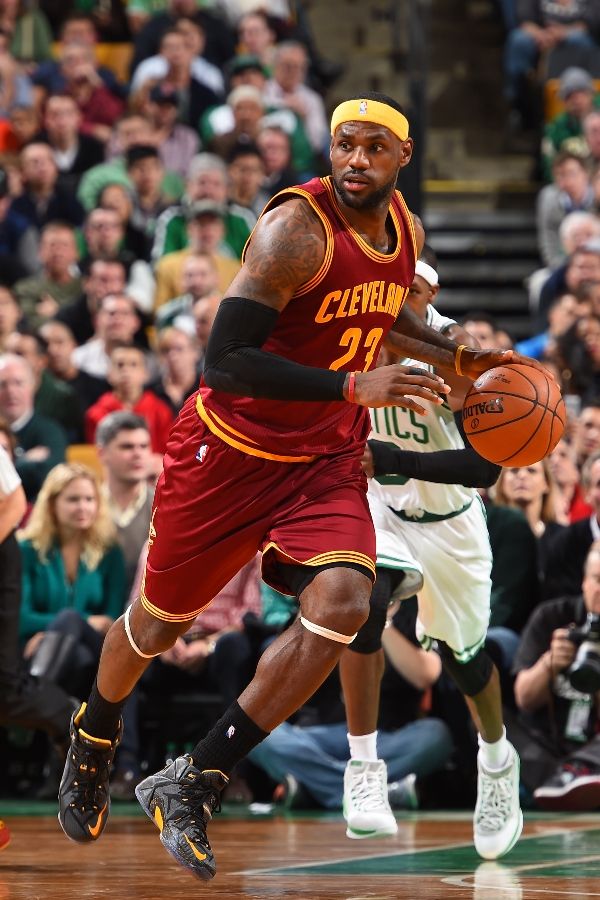 LeBron James Drops 41 in a Nike LeBron 