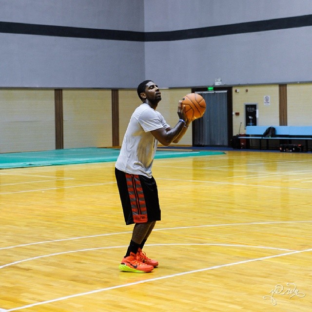 Kyrie Irving wearing Nike Hyperdunk 2014 PE (4)