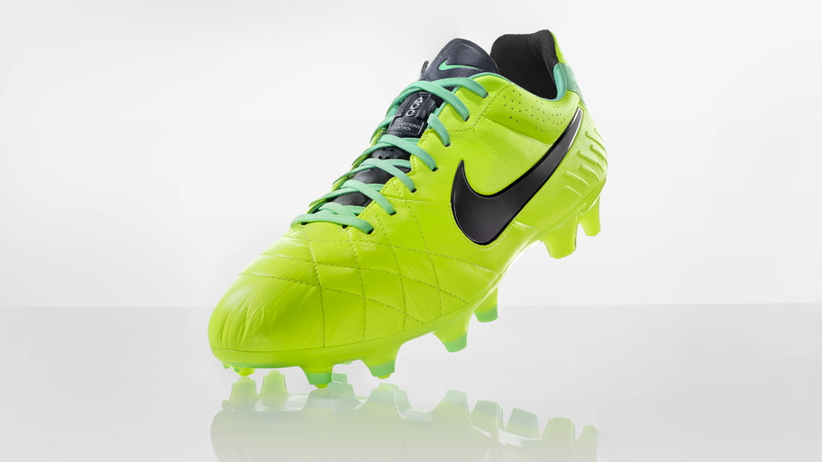 Nike Football Soccer High Visibility Tiempo IV