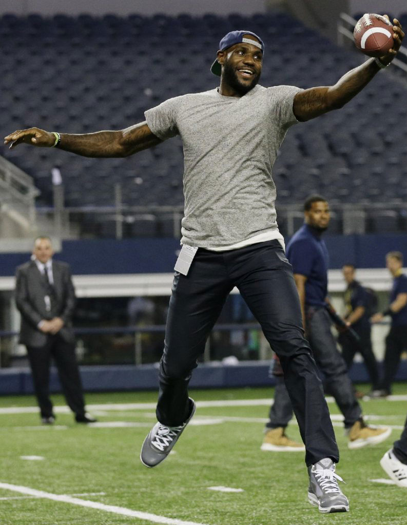 LeBron James Wearing Cool Grey Nike Air Max LeBron VII 7 (3)